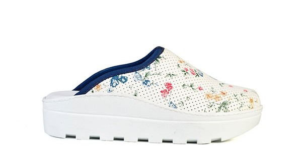 https://www.sabomar.com/Flower Patterned Thick Sole Sabo Slippers