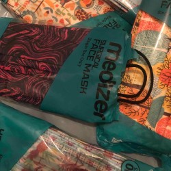 O kadar güzel desenleri ve renkleri var ki sormayan kalmadı. Teşekkürler Medizer.